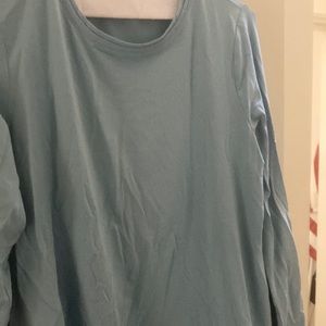 Issac Mizrahi ex. condition crystal sea color tunic; long sleeves top